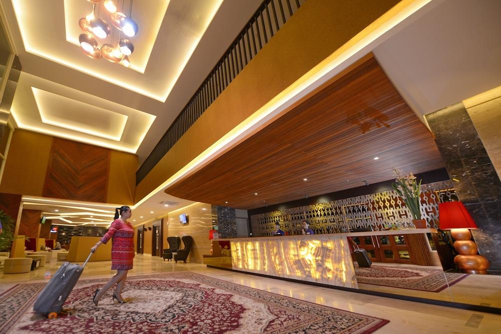 Grand Tjokro Hotel Balikpapan Esterno foto