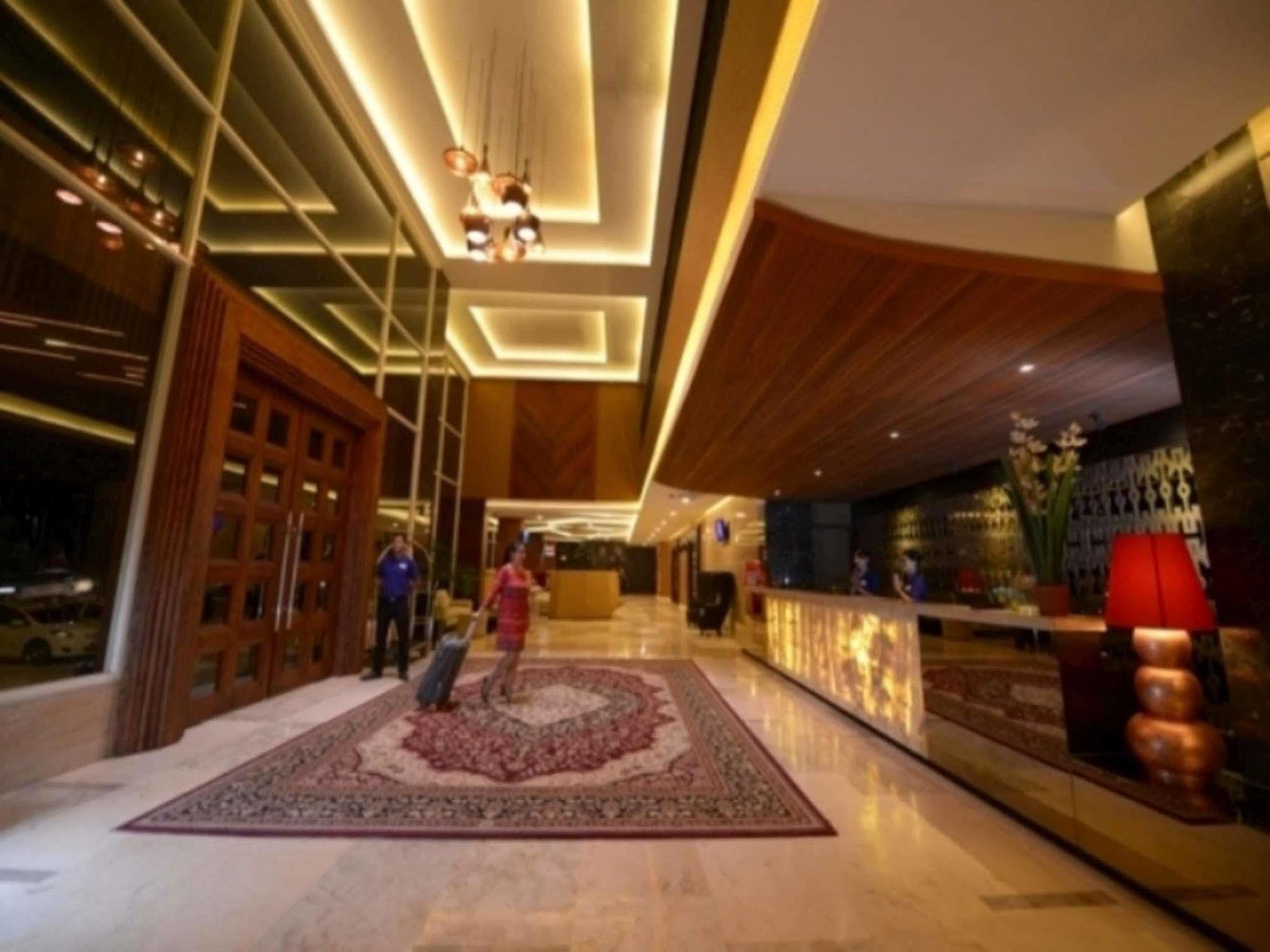 Grand Tjokro Hotel Balikpapan Esterno foto